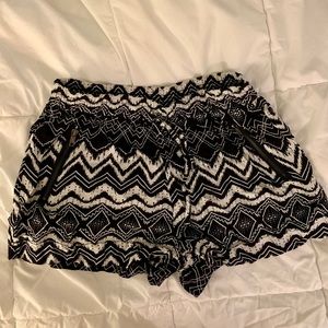 Zipper pocket shorts